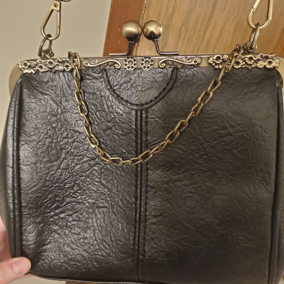 unbranded Handbags - Elegant Vintage Style Black Crossbody Bag with Bronze Colored Hardware
